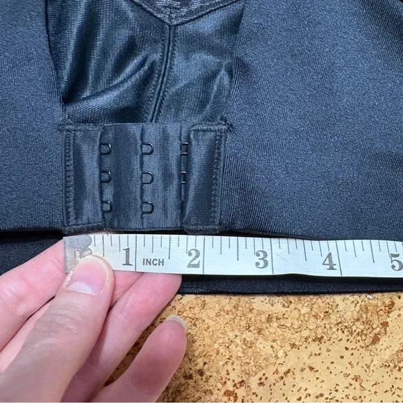 Brooks Moving Comfort Fiona Sports Bra NWT In Black Sz 34C - Picture 13 of 13